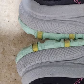 Skechers Yeni Alınan Ayakkabıda Taban Yapıştırma Hatası Mağaza Desteği Bekliyorum