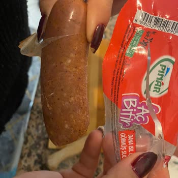 Dana Sucuk Ürününde Hijyen Sorunu ve Yabancı Madde Şikayeti