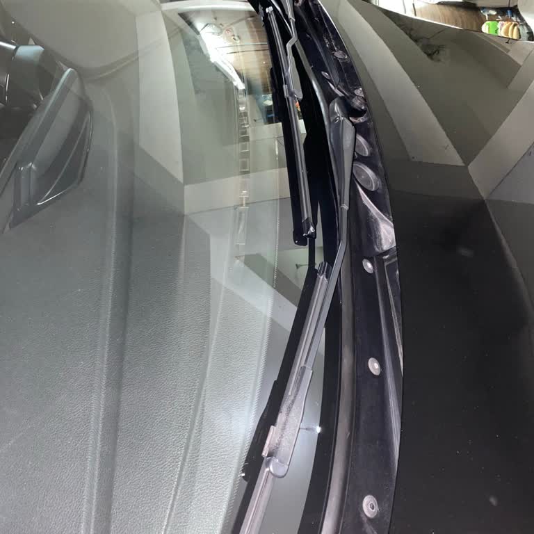 BMW 1 Serisi Ön Cam Fitili Sorunu Çözülmüyor