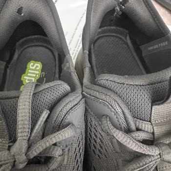 Kısa Sürede Deforme Olan Ayakkabıya Satıcıdan İlgisiz Yaklaşım