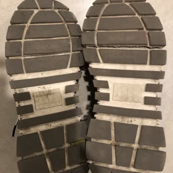 I Face Sole Cracking on Tommy Hilfiger Sneakers After Light Use