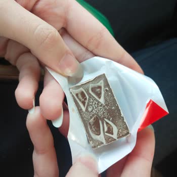 Aldığım Çikolatada Beyazlıklar Çıktı Fiş Ve Üretim Bilgisi Yok