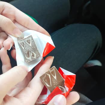 Aldığım Çikolatada Beyazlıklar Çıktı Fiş Ve Üretim Bilgisi Yok