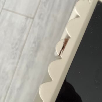 Hasarlı Mobilyalar Teslim Edildi, Mağaza Çözüm Sunmuyor