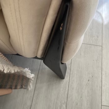 Hasarlı Mobilyalar Teslim Edildi, Mağaza Çözüm Sunmuyor