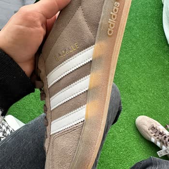 Siparişimde Gelen Gazelle Ayakkabıda Yazı Silinmiş Ve Renk Farkı Var