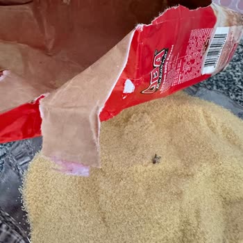 Oba Makarna Aldığım İrmik Paketinden Böcek Kalıntıları Çıktı, Mağduriyet Yaşadım