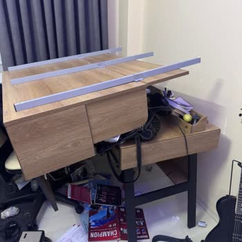 Çalışma Masası Aniden Devrildi, Ciddi Güvenlik Riski Oluştu