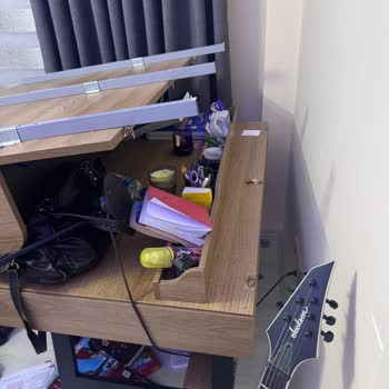 Çalışma Masası Aniden Devrildi, Ciddi Güvenlik Riski Oluştu