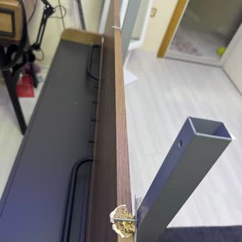 Çalışma Masası Aniden Devrildi, Ciddi Güvenlik Riski Oluştu