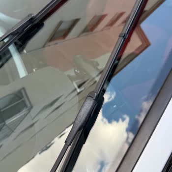 BMW 3 Serisi Silecek Kollarında Boya Atması Sorunu