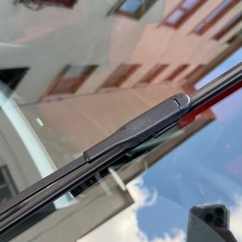 BMW 3 Serisi Silecek Kollarında Boya Atması Sorunu