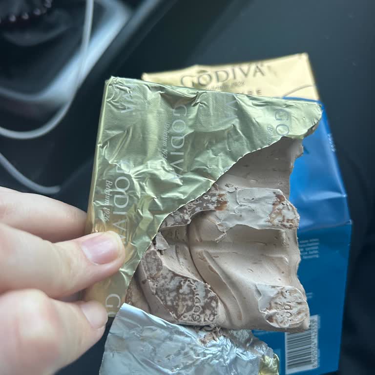 İndirimli Godiva Çikolata Erimiş Ve Bozuk Çıktı, Migros Dikkat Etmeli