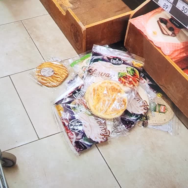 Şok Market'te Hijyen Kurallarına Uymayan Personel Davranışı