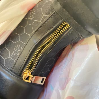 Arızalı Çanta Ve Hakaretle Sonuçlanan İade Talebi