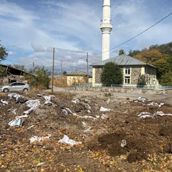Erzurum Büyükşehir Belediyesi Evimin Önüne Yarım Bırakılan Taş Döşeme ve Muhtarın İlgisizliği