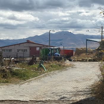 Erzurum Büyükşehir Belediyesi Evimin Önüne Yarım Bırakılan Taş Döşeme ve Muhtarın İlgisizliği