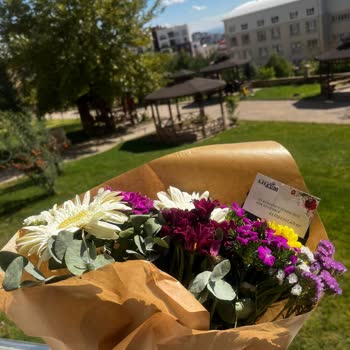 Siparişimdeki Çiçekler Eksik Ve Farklı Geldi, Firma Dönüş Yapmıyor