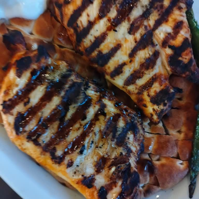 Bursa İshakbey İskender Yanık Simsiyah Gelen Tavuğa Normal Dediler