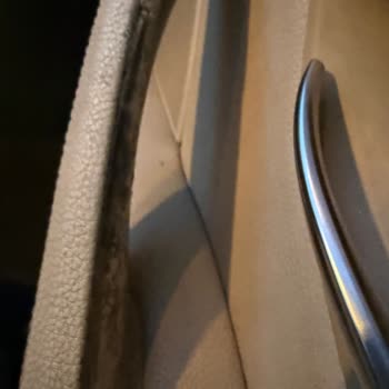 BMW 520i Kapı Kollarında Erime Ve Yapışma Sorunu Kullanım Konforunu Bozuyor