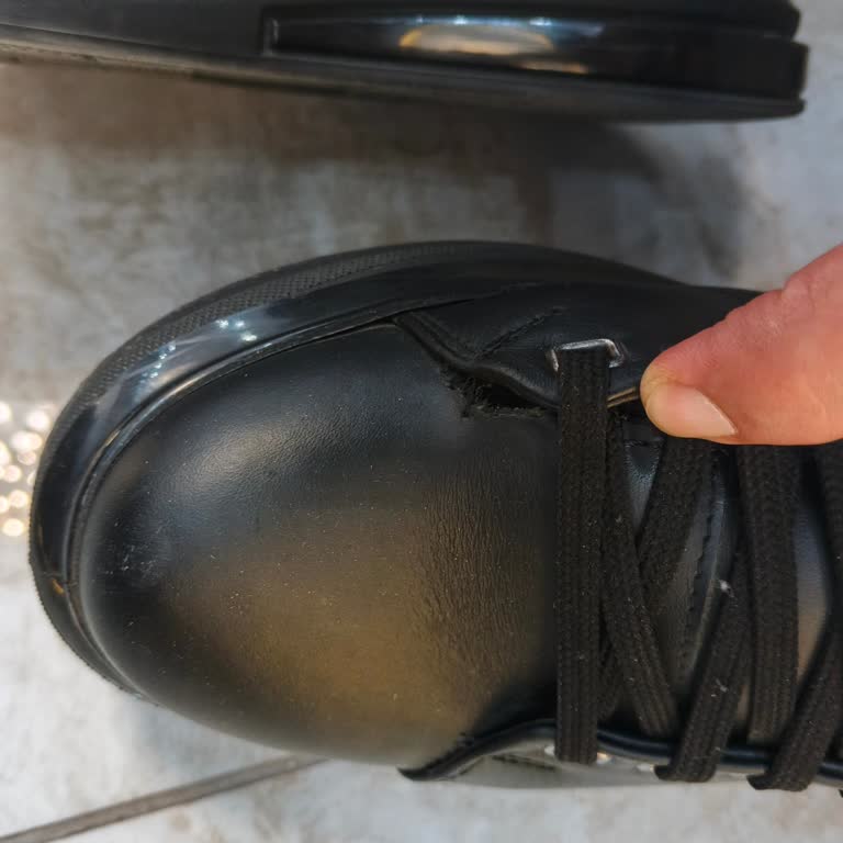 Ayakkabım Yırtıldı, İlgisiz Ve Kaba Hizmetle Karşılaştım!