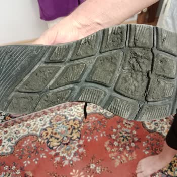 Skechers Ayakkabımın Tabanı Çürüdü, Kullanıcı Hatası Denilerek Mağdur Edildim