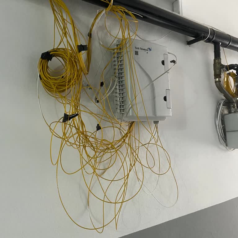 Uzun Süredir Çözülmeyen Fiber Altyapı Sorunu Güvenliği Ve Görüntüyü Tehdit Ediyor