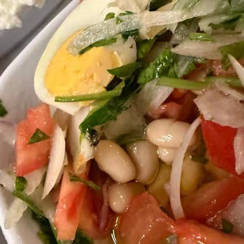 Yemekte Sinek Ve Kemikli Et, İlgisiz Personel Nedeniyle Hayal Kırıklığı Yaşadım