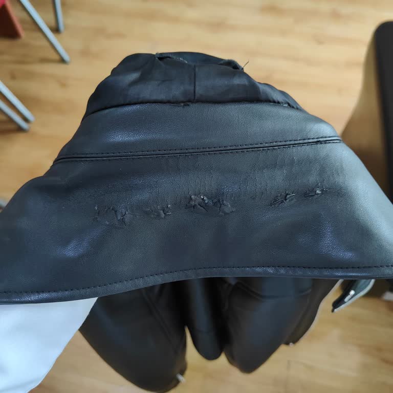 Mango Deri Cekette Ense Kısmında Soyulma Ve Tamir Talebi