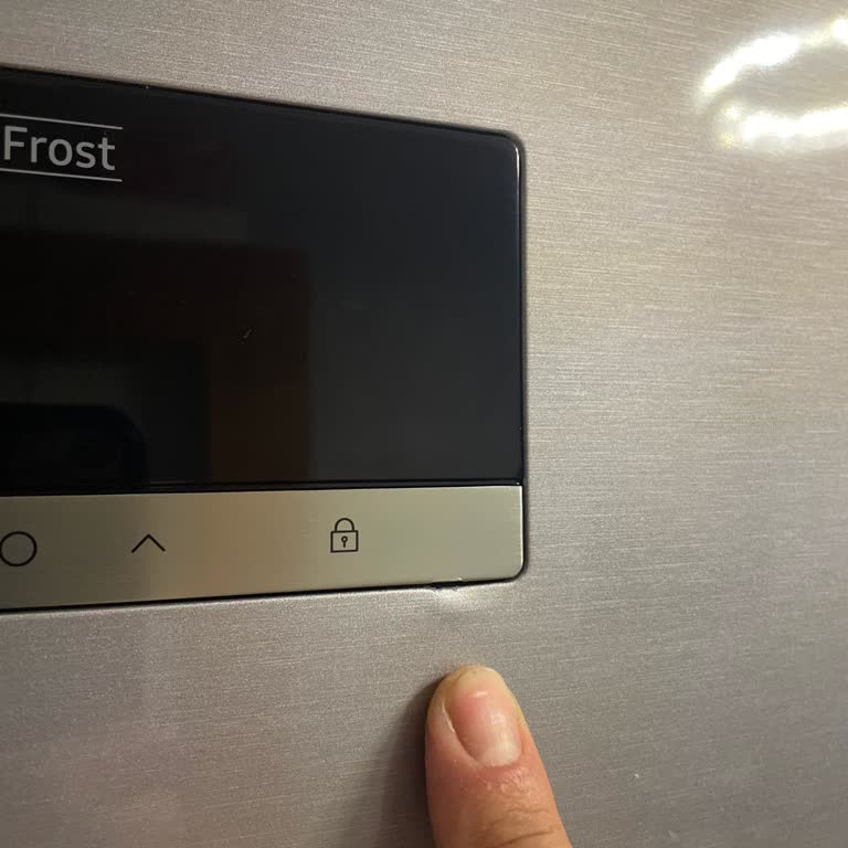 Yeni Alınan Buzdolabı Hasarlı Çıktı, Çözüm Bekliyorum