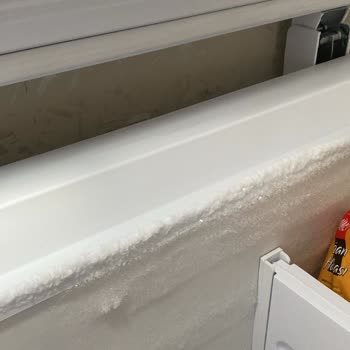 Derin Dondurucuda Sürekli Karlanma Ve Yetersiz Müşteri Hizmeti