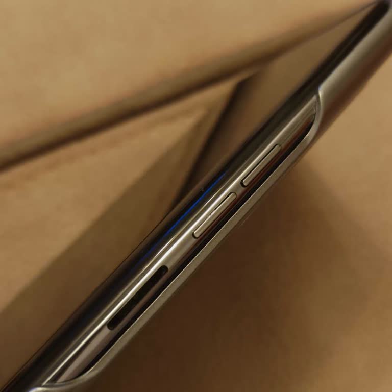 Yeni Alınan Telefonun Açma-Kapama Tuşu 2 Gün İçinde Yerinden Çıktı, Değişim Talebi