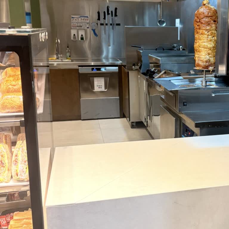 Antalya Havalimanı Refresh'te Hijyen Sorunu Ve Çiğ Tavuk Riski