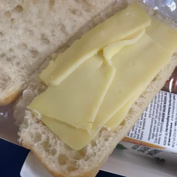 YHT Business Sınıfında Küflü Sandviç Ve Bozuk İkram Deneyimi