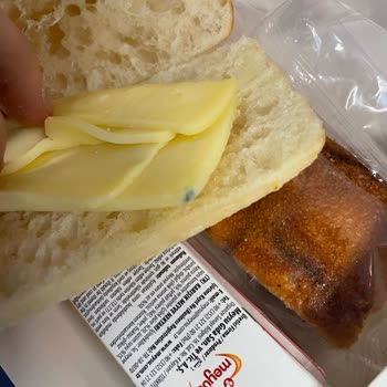 YHT Business Sınıfında Küflü Sandviç Ve Bozuk İkram Deneyimi