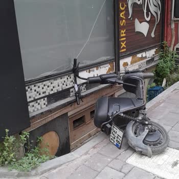 Scooter'ın Devrilmesi Sonucu Camım Kırıldı, Mağduriyetim Giderilmiyor