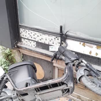 Scooter'ın Devrilmesi Sonucu Camım Kırıldı, Mağduriyetim Giderilmiyor