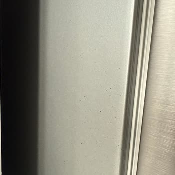 Yeni Alınan Buzdolabında Garanti Kapsamında Oluşan Siyah Lekeler Mağduriyet Yaratıyor