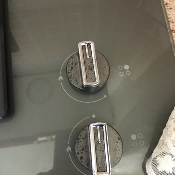 Koruma Temizlik Yağ Çözücü Kullanımı Sonrası Plastik Yüzeylerde Kalıcı Lekeler Oluştu