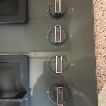 Koruma Temizlik Yağ Çözücü Kullanımı Sonrası Plastik Yüzeylerde Kalıcı Lekeler Oluştu