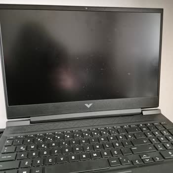 HP Victus Laptop Siyah Ekranda Takılı Kaldı, Açılmıyor