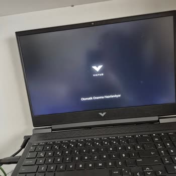 HP Victus Laptop Siyah Ekranda Takılı Kaldı, Açılmıyor