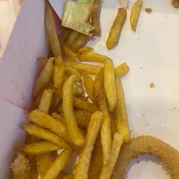 Popeyes Kadıköy Şubesinde Bayat Ürün Ve Yetersiz Müşteri İlgisi