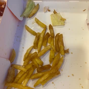 Popeyes Kadıköy Şubesinde Bayat Ürün Ve Yetersiz Müşteri İlgisi