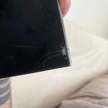 Yüksek Korumalı Kılıf Basit Düşüşte Telefonu Koruyamadı, Mağdur Oldum