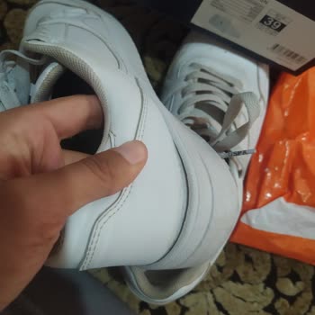 Kısa Sürede Açılan Sneaker Tabanı İçin Değişim Veya Tamir Talebi