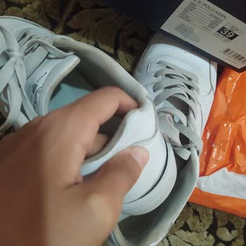 Kısa Sürede Açılan Sneaker Tabanı İçin Değişim Veya Tamir Talebi