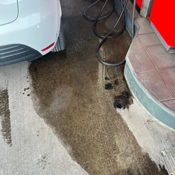 Benzin Alımında Depoya Fazla Yakıt Döküldü, Yetersiz İndirim Ve İlgisiz Müşteri Hizmetleri