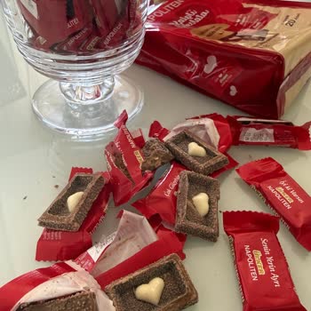 Aldığım Çikolata Küflü Ve Bozuk Çıktı, Geri Dönüş Yapılmıyor