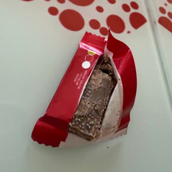 Aldığım Çikolata Küflü Ve Bozuk Çıktı, Geri Dönüş Yapılmıyor